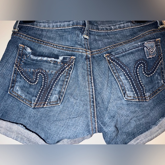 Citizens of humanity denim shorts. Size 25. Gently worn. Super cute & flattering - Picture 4 of 6